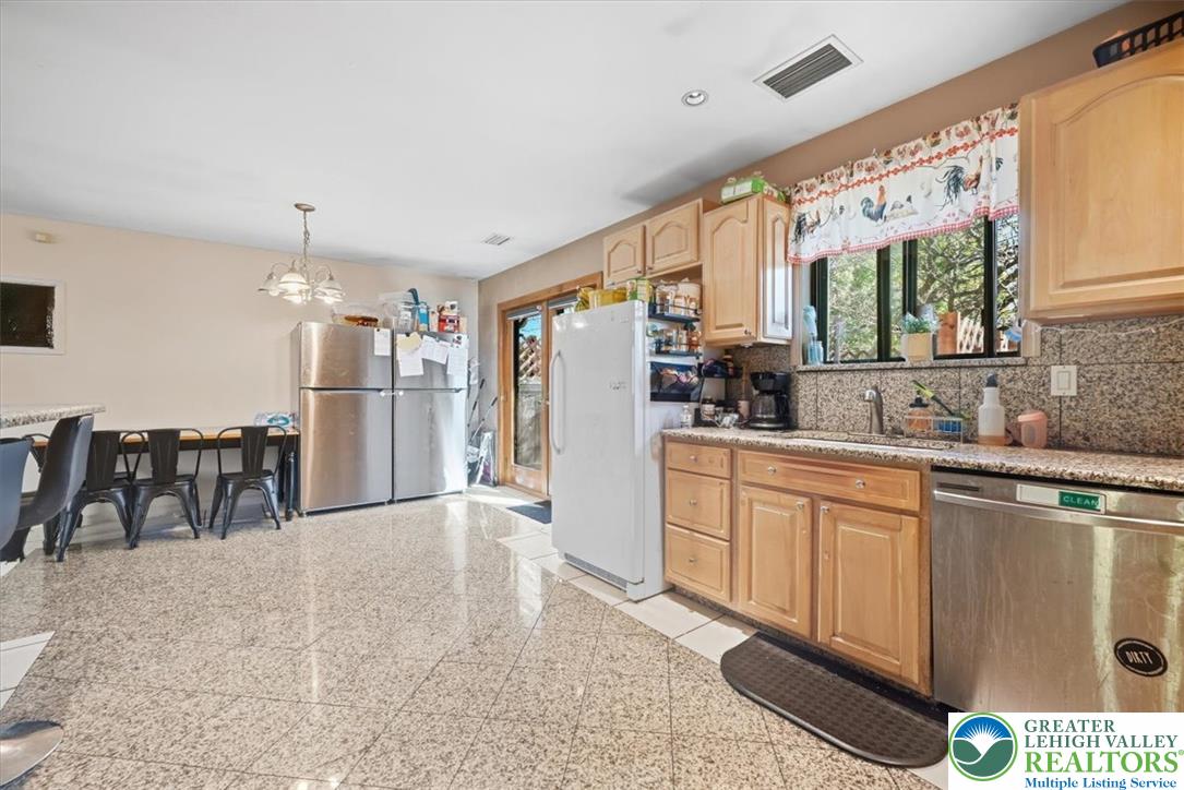 1112 Scott Street Property Photo 23