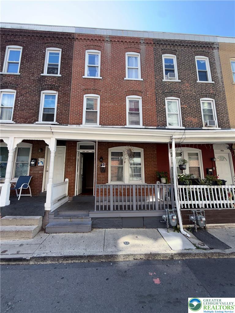 948 Maple Street Property Photo 1