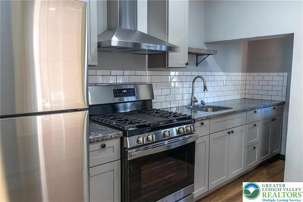 948 Maple Street Property Photo 2