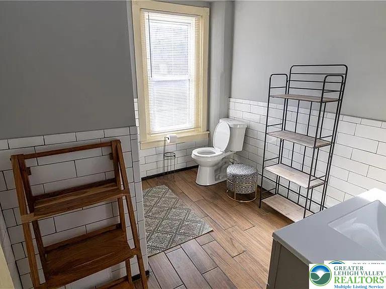948 Maple Street Property Photo 3