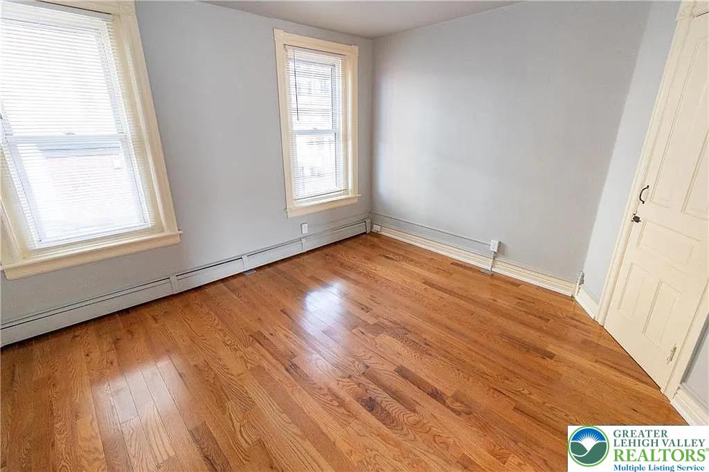948 Maple Street Property Photo 6