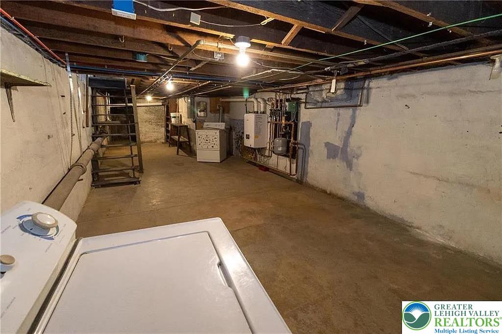 948 Maple Street Property Photo 9