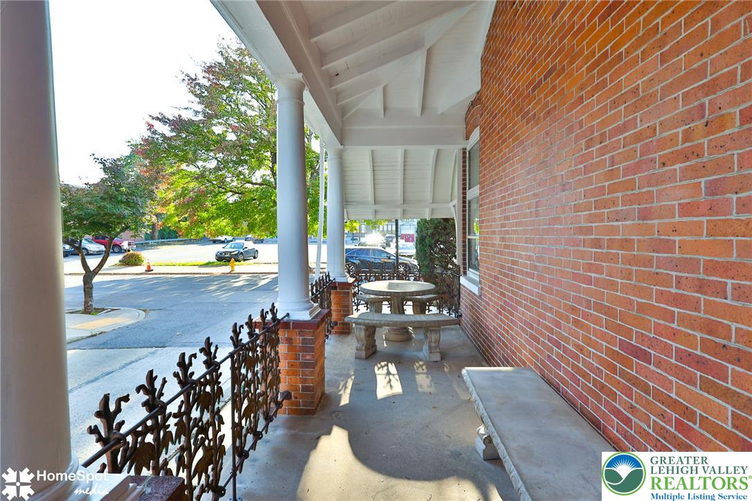 225 North 8th Street Property Photo 6