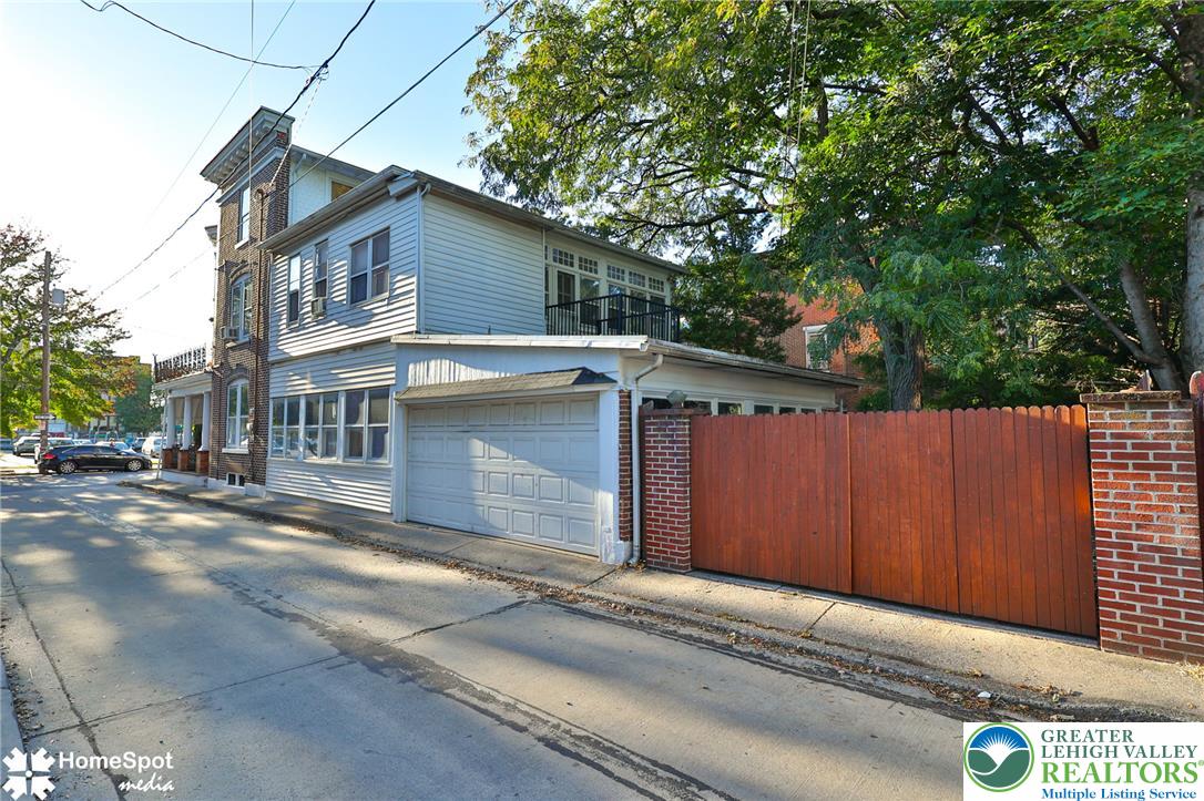 225 North 8th Street Property Photo 8