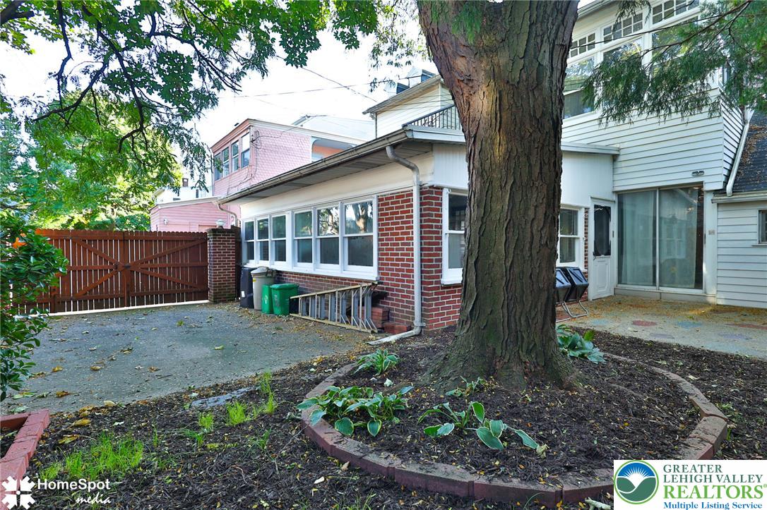225 North 8th Street Property Photo 13