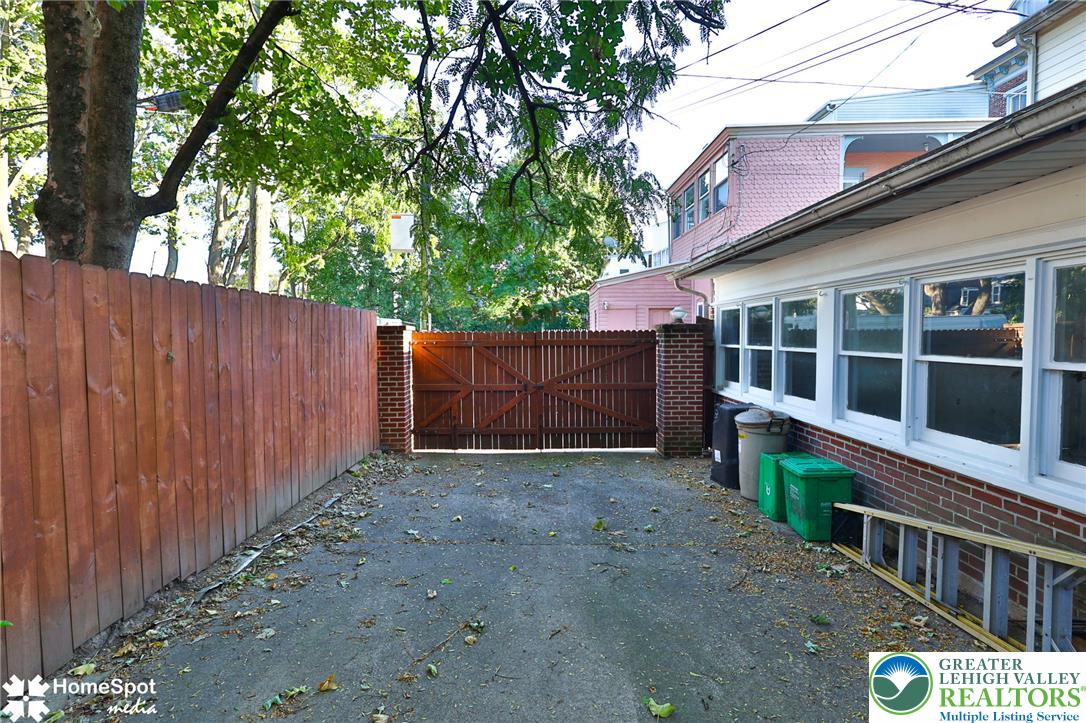 225 North 8th Street Property Photo 14