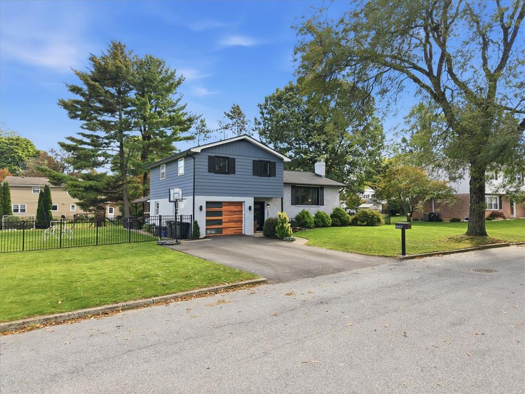1537 Winthrop Avenue Property Photo 2