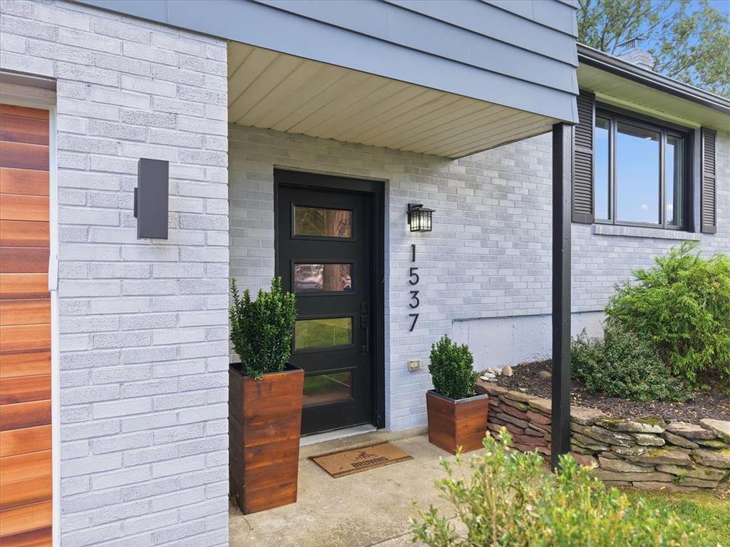 1537 Winthrop Avenue Property Photo 8