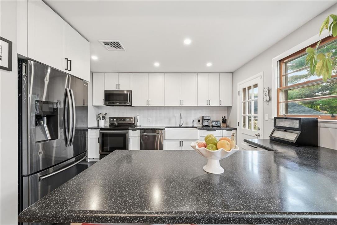 1537 Winthrop Avenue Property Photo 18
