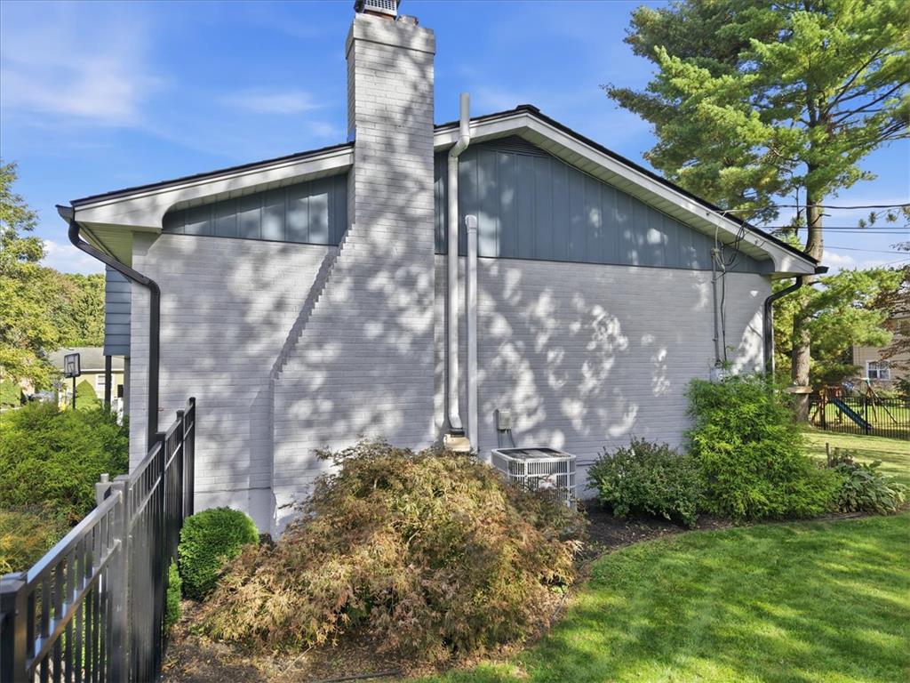 1537 Winthrop Avenue Property Photo 81