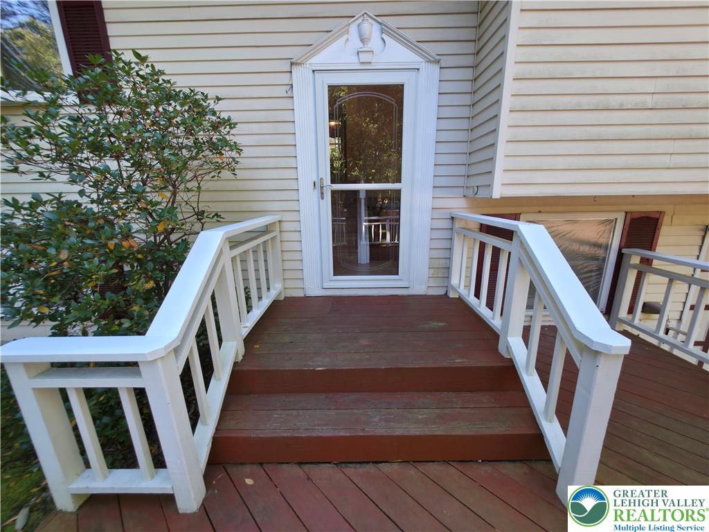 224 Tree Top Terrace Property Photo 3