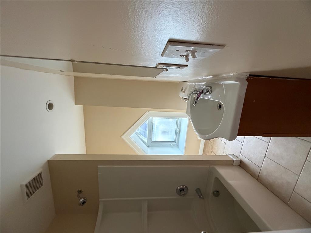944 West Liberty Street 3 Property Photo 8
