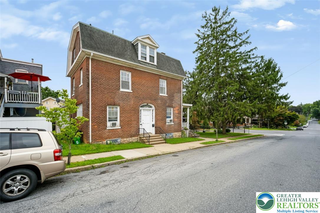 1110 Bushkill Street Property Photo 1