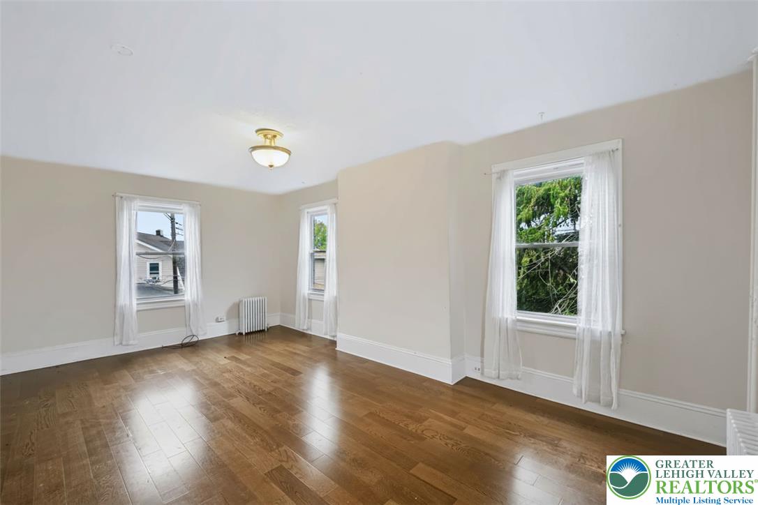 1110 Bushkill Street Property Photo 3