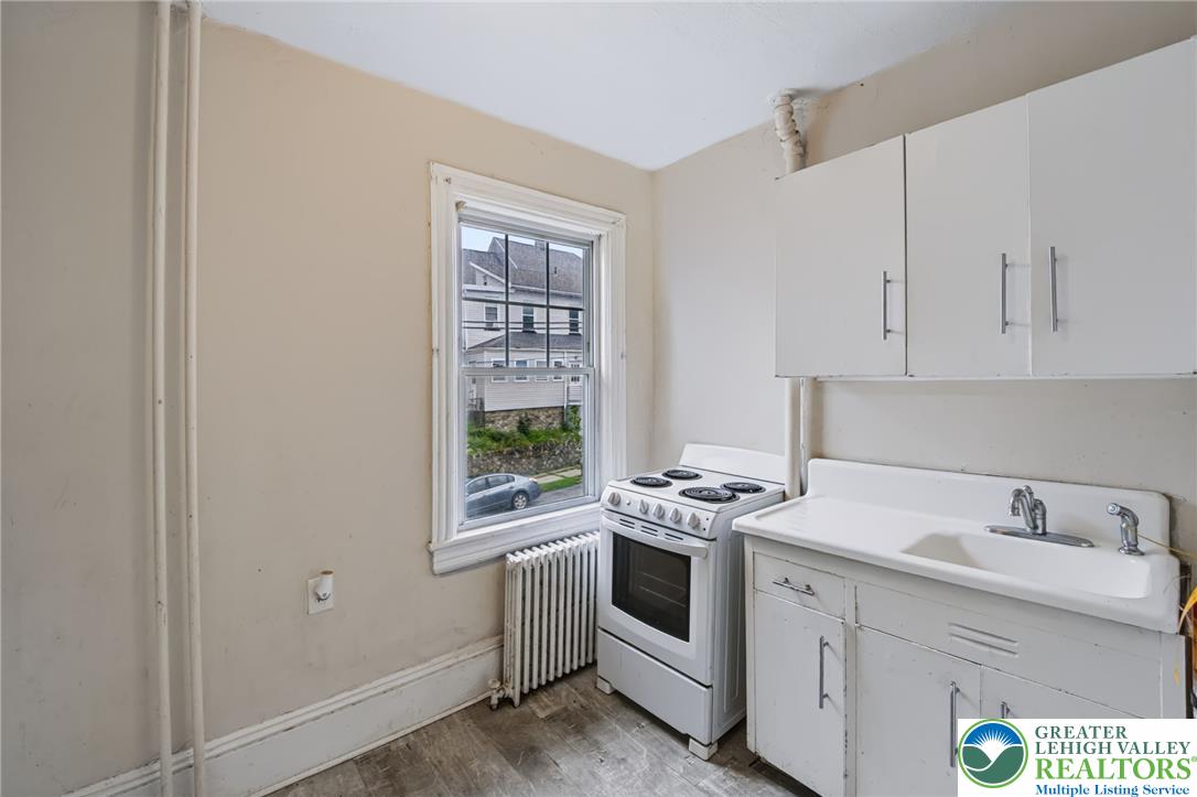 1110 Bushkill Street Property Photo 5