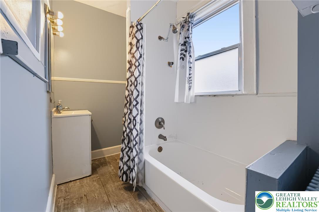1110 Bushkill Street Property Photo 7