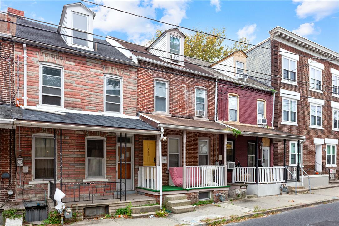 946 Jackson Street Property Photo 3