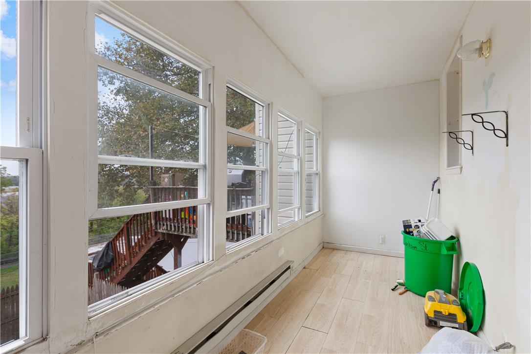 946 Jackson Street Property Photo 11