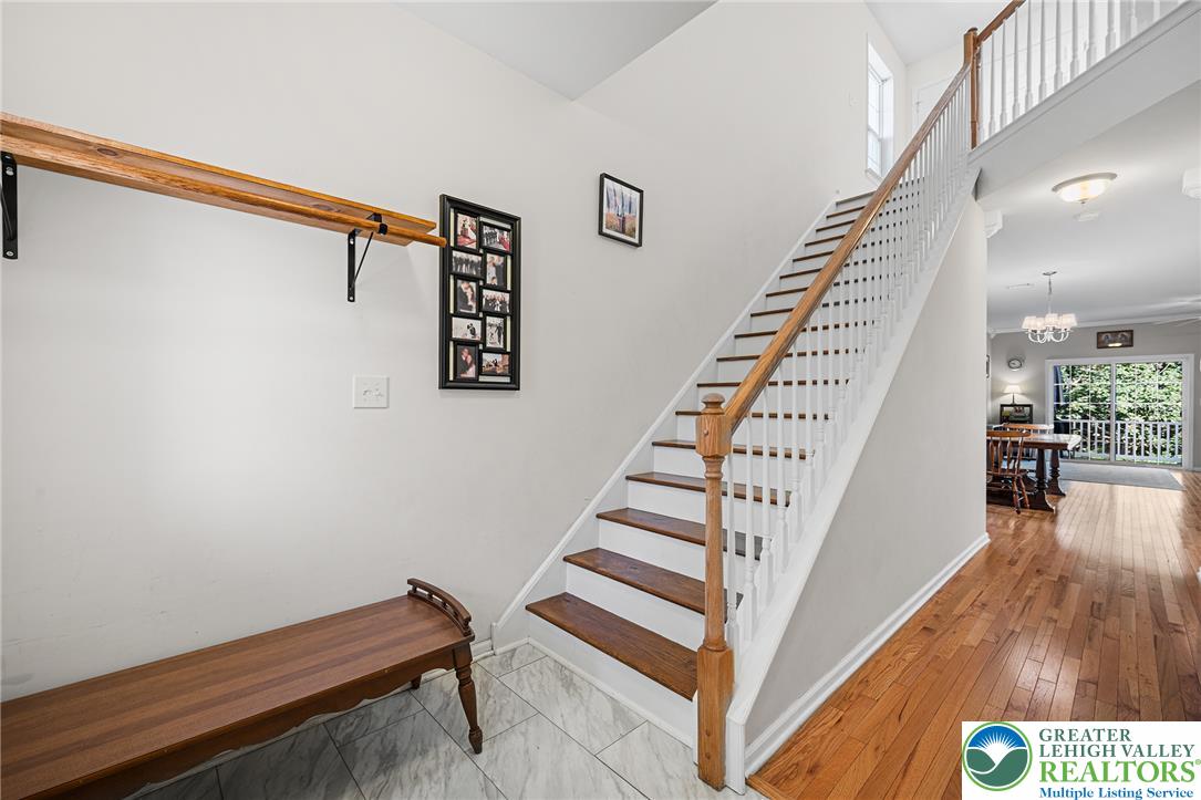 1537 Crest Park Court Property Photo 4