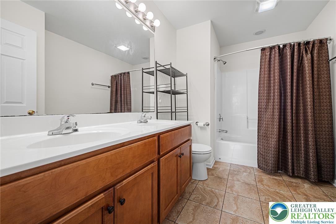 1537 Crest Park Court Property Photo 18