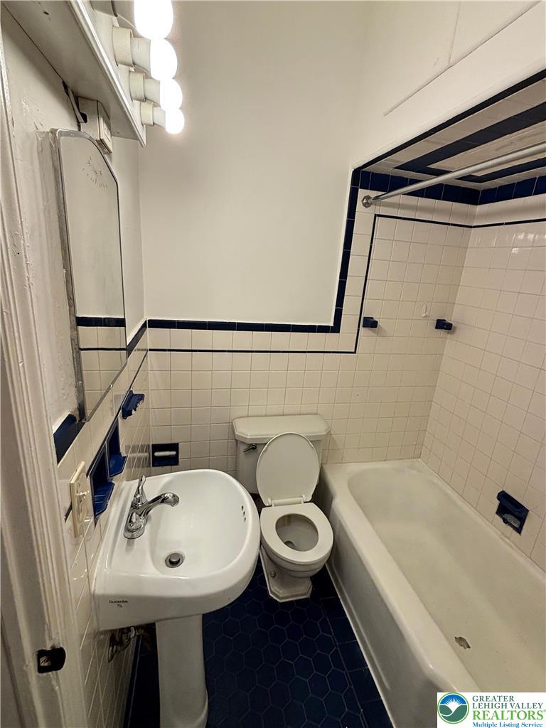 809 West Linden Street 1 Property Photo 11
