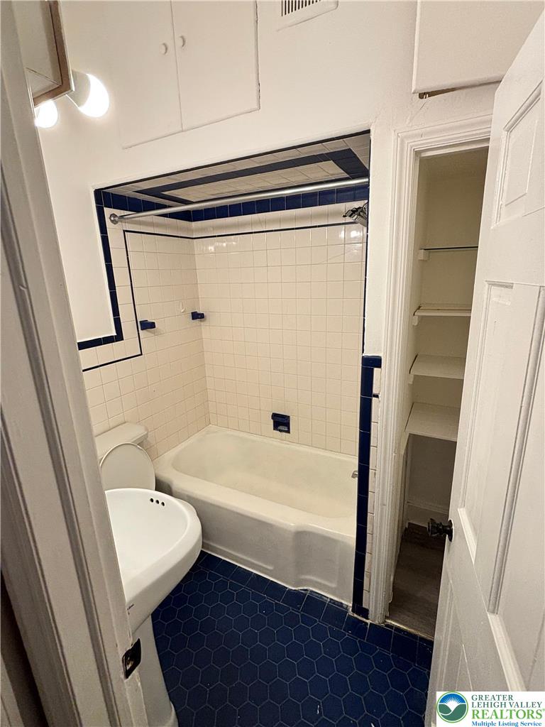 809 West Linden Street 1 Property Photo 12