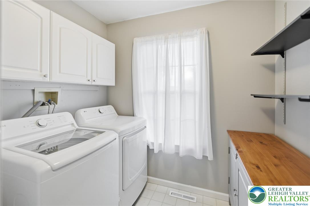 4870 Matts Drive Property Photo 14