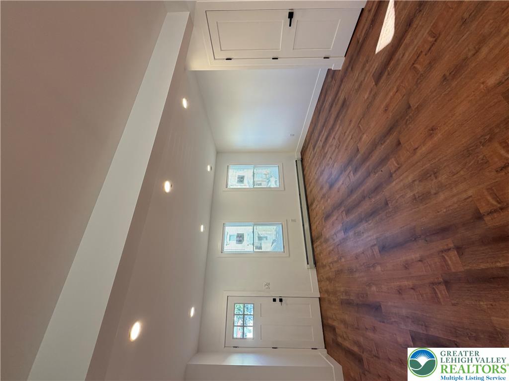 509 Centre Street Property Photo 2