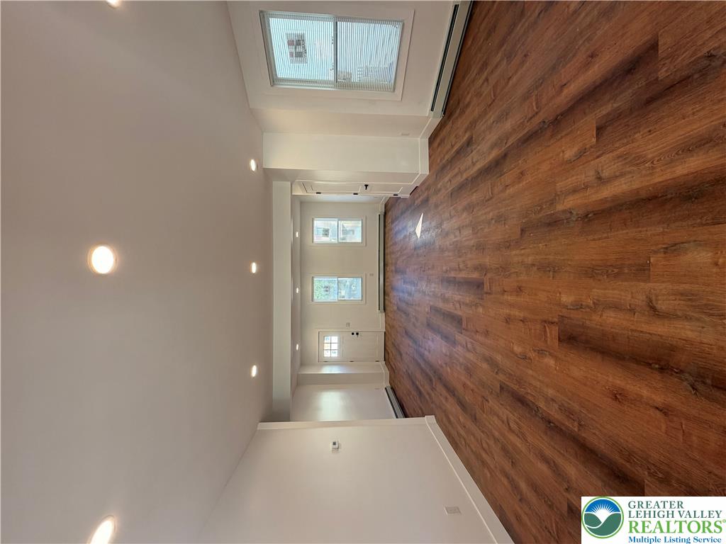 509 Centre Street Property Photo 4