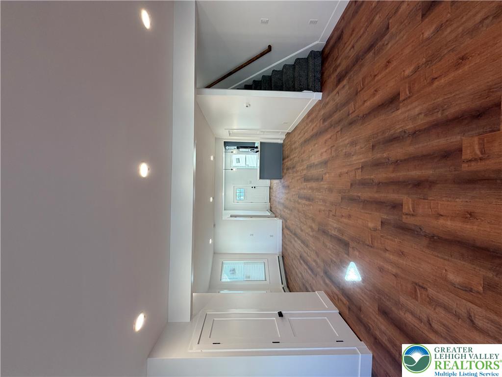 509 Centre Street Property Photo 5