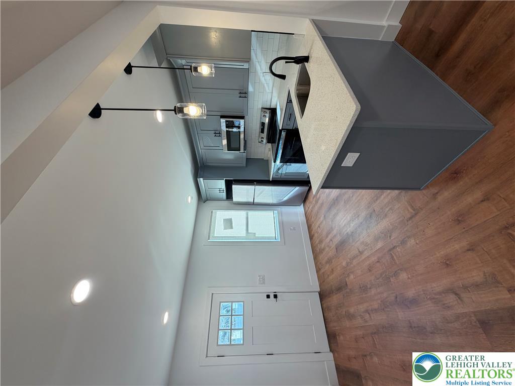 509 Centre Street Property Photo 9
