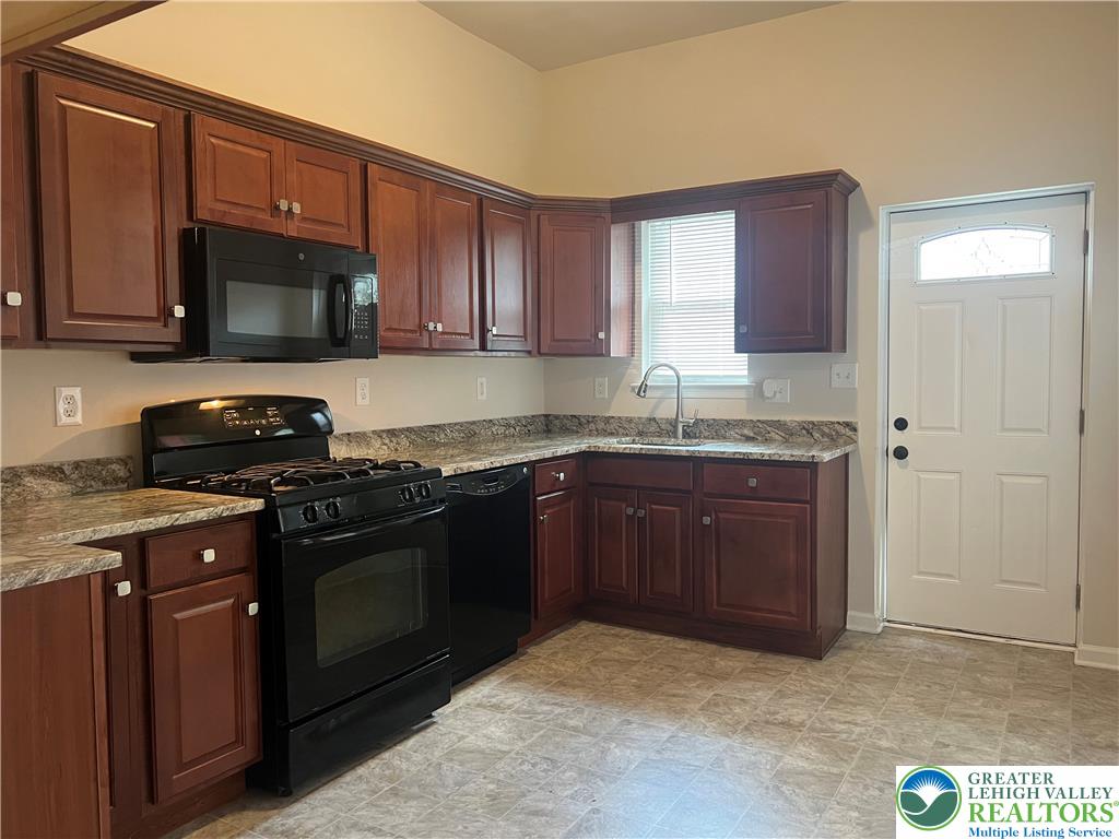 703 Dakotah Street Property Photo 2