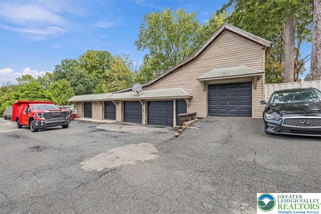 3771 State Road Property Photo 9
