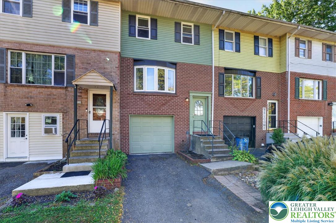 1718 Chester Road Property Photo 1