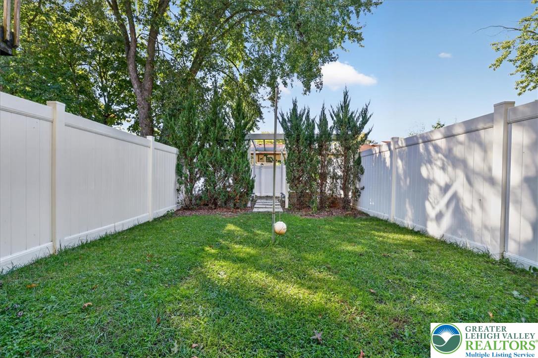 1718 Chester Road Property Photo 3