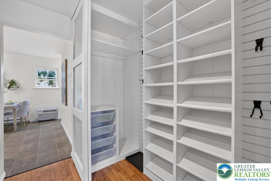 1718 Chester Road Property Photo 16