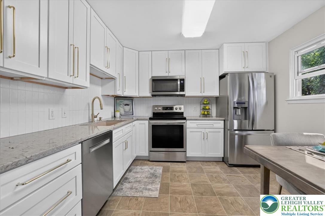 1718 Chester Road Property Photo 18