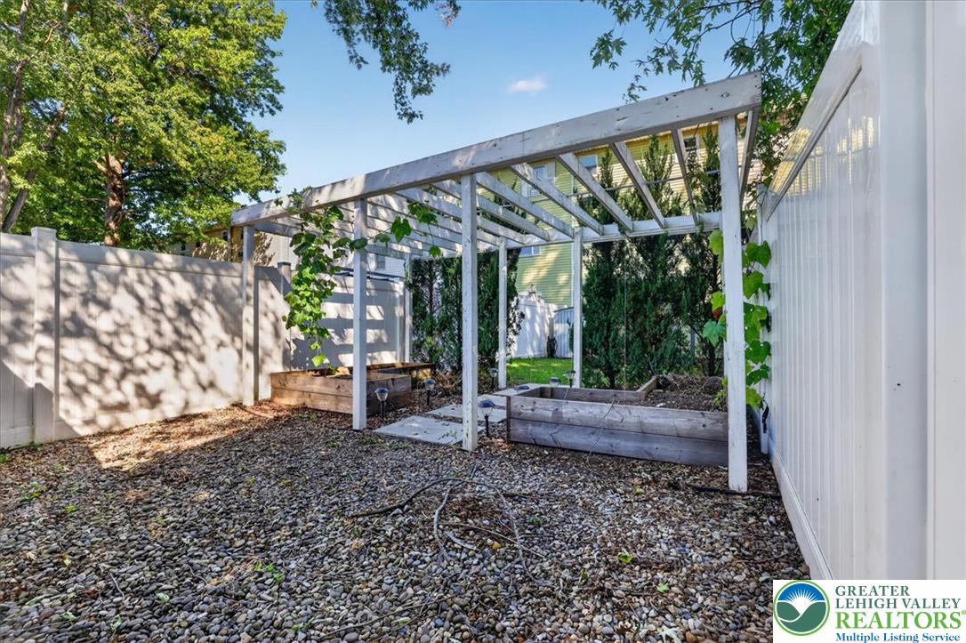 1718 Chester Road Property Photo 43