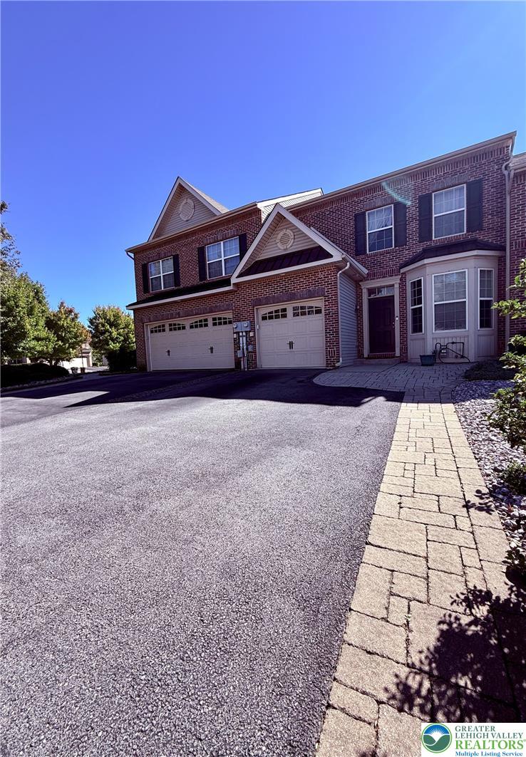 4527 Bellflower Way Property Photo 4