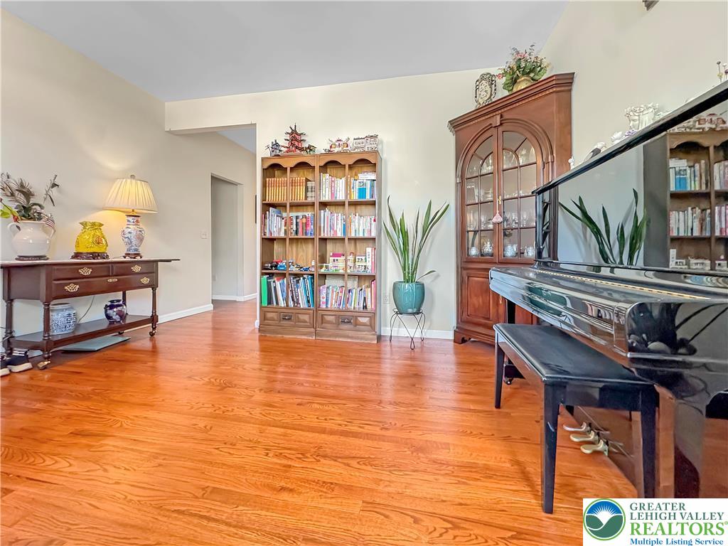 4527 Bellflower Way Property Photo 16