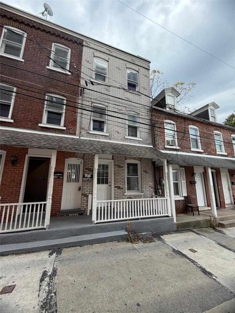 230 North Nagle Street Property Photo 1
