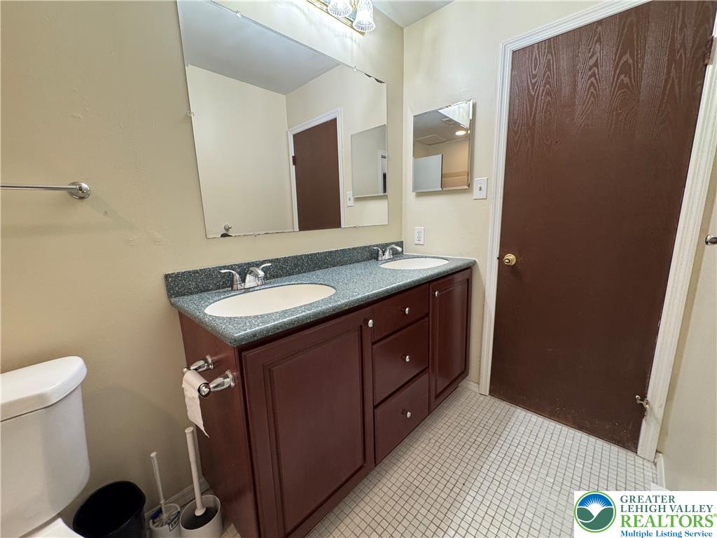 1336 South Fountain Street 1st Floor Property Photo 16