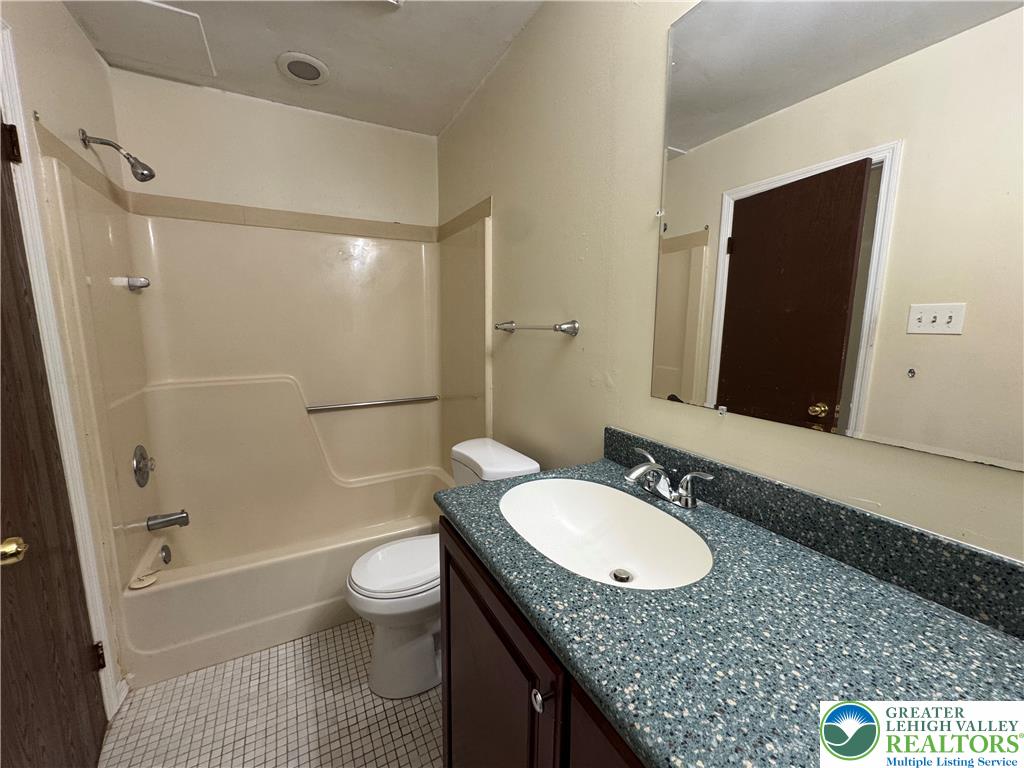 1336 South Fountain Street 1st Floor Property Photo 17