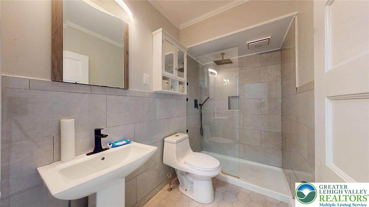 634 3rd Avenue Property Photo 14