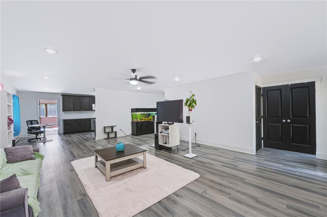 3273 Heights Drive Property Photo 4