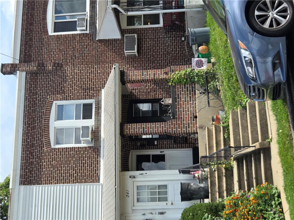 743 10th Street Property Photo 3