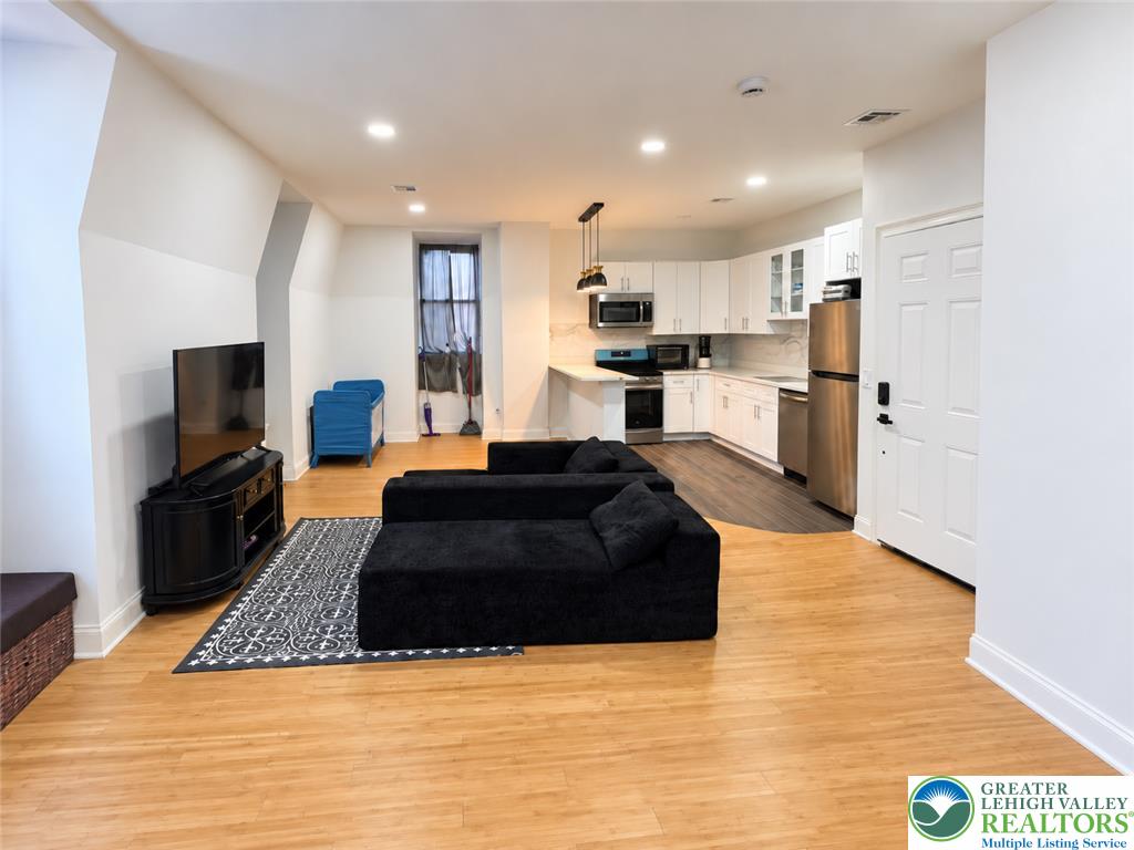 701 Main Street 3 Property Photo 3