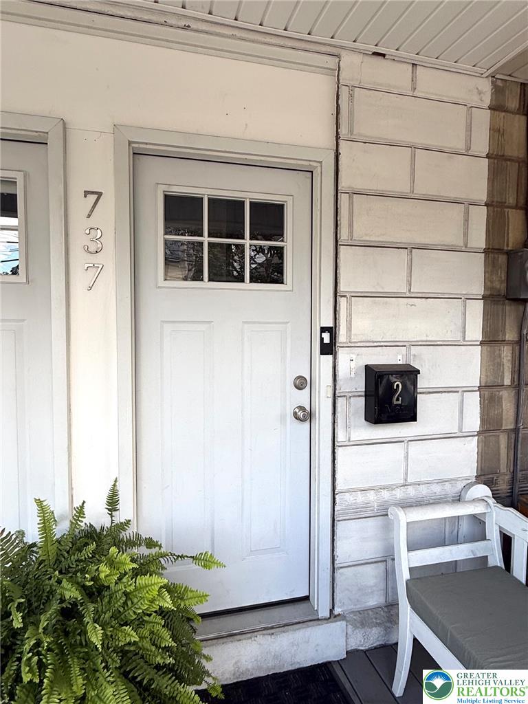 737 Porter 2nd Floor Property Photo 2