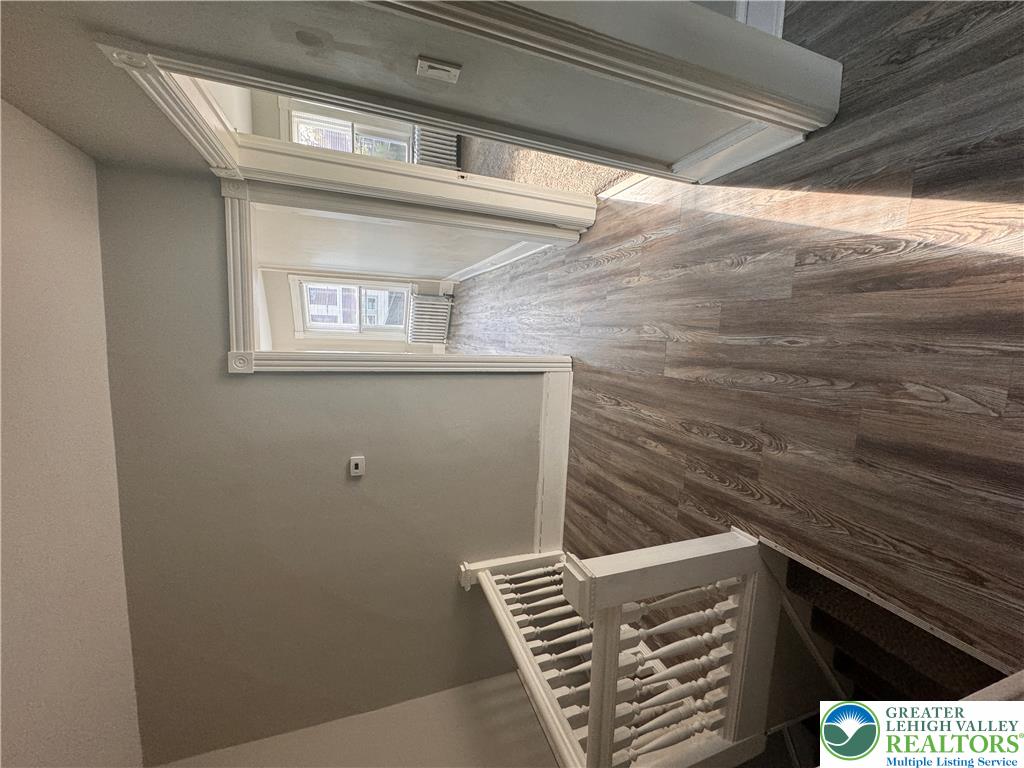 737 Porter 2nd Floor Property Photo 3
