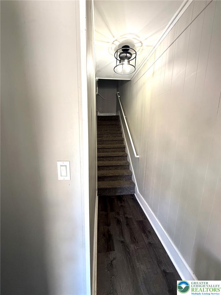 737 Porter 2nd Floor Property Photo 4